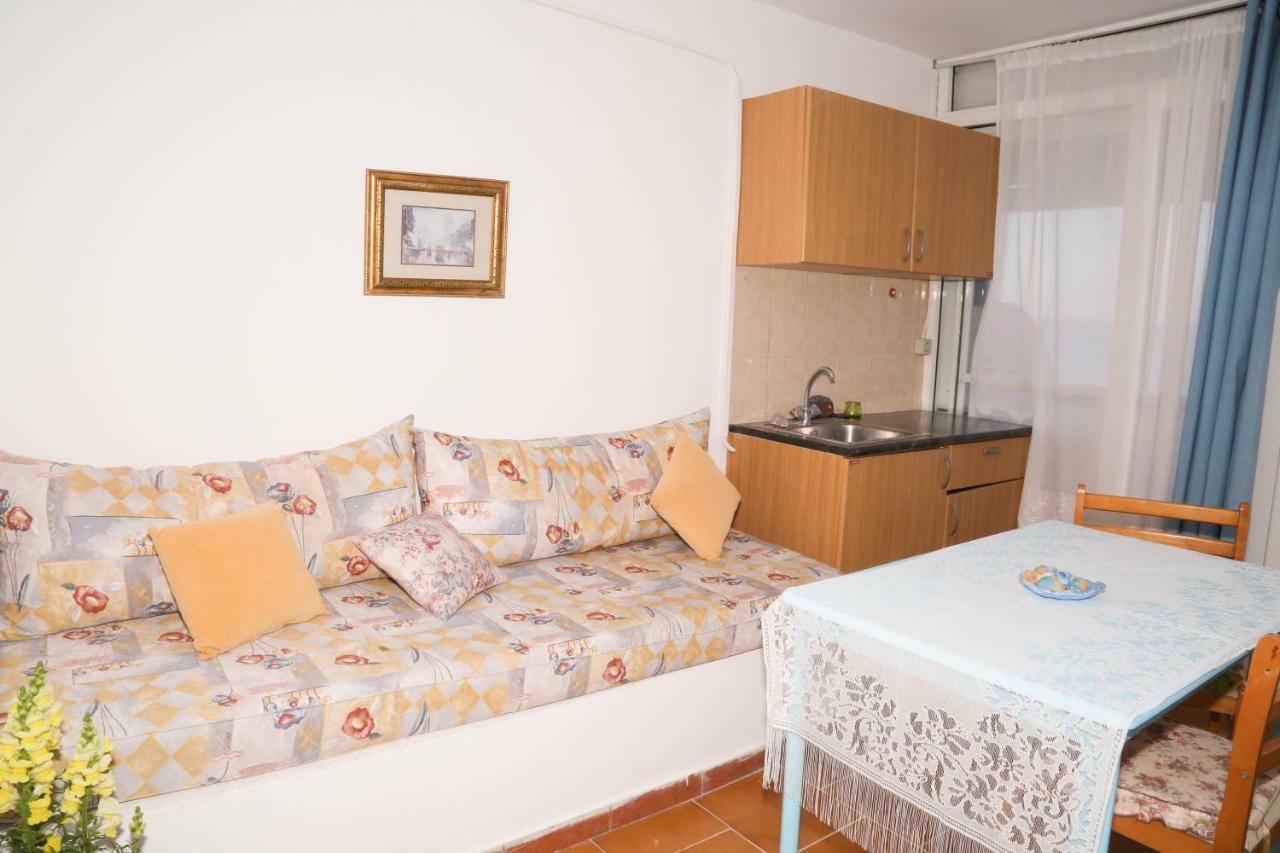 Tony'S Rooms Alinda  外观 照片